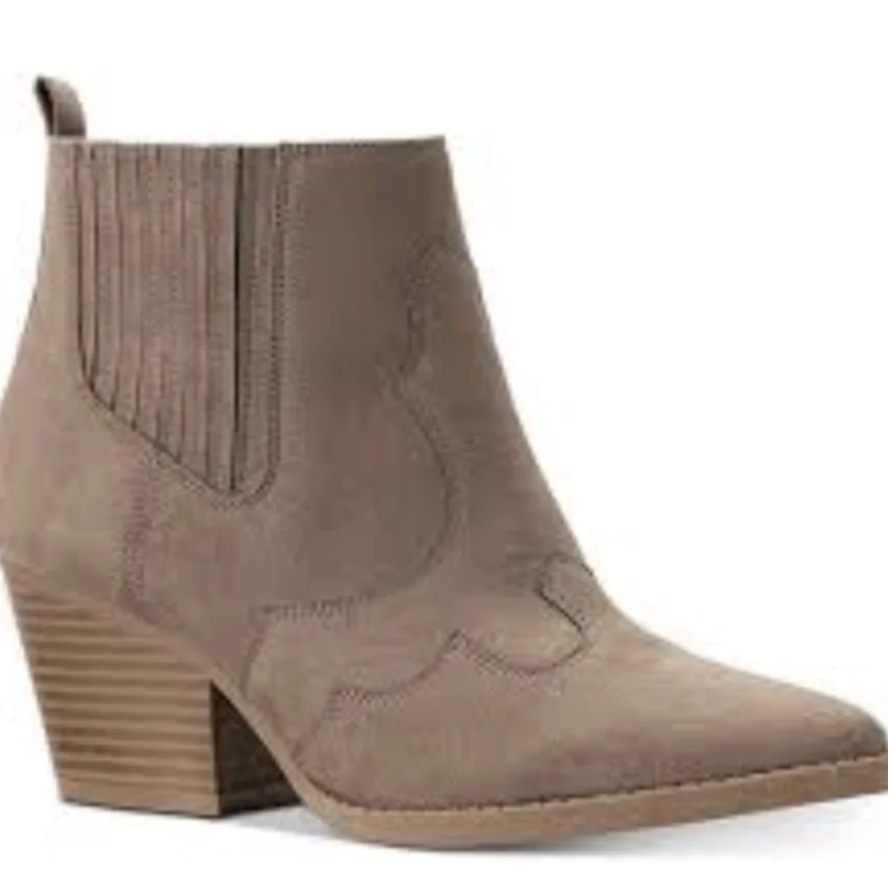 American Rag Tan Kayyla Booties Pointed Toe Faux Suede Inside Zip Size 6.5